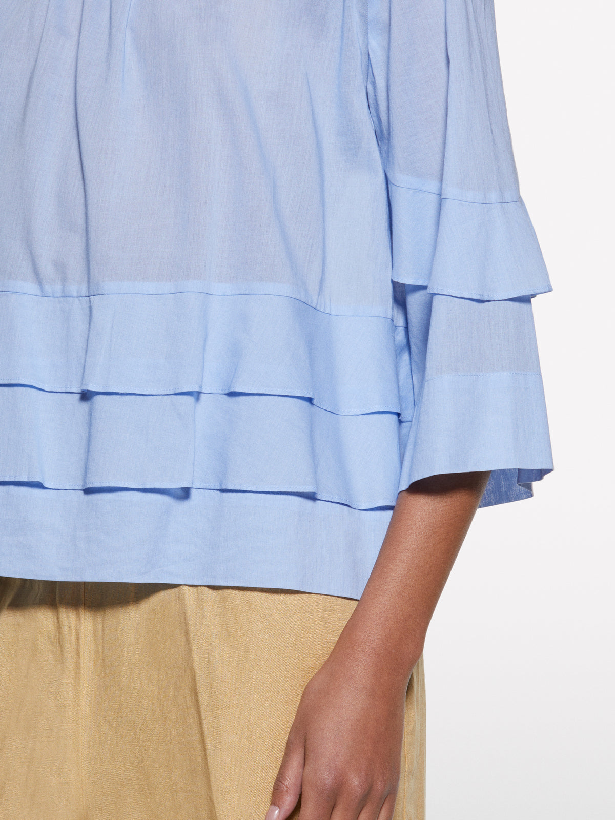 Blusa azul-claro com folhos - ucb_image_FY