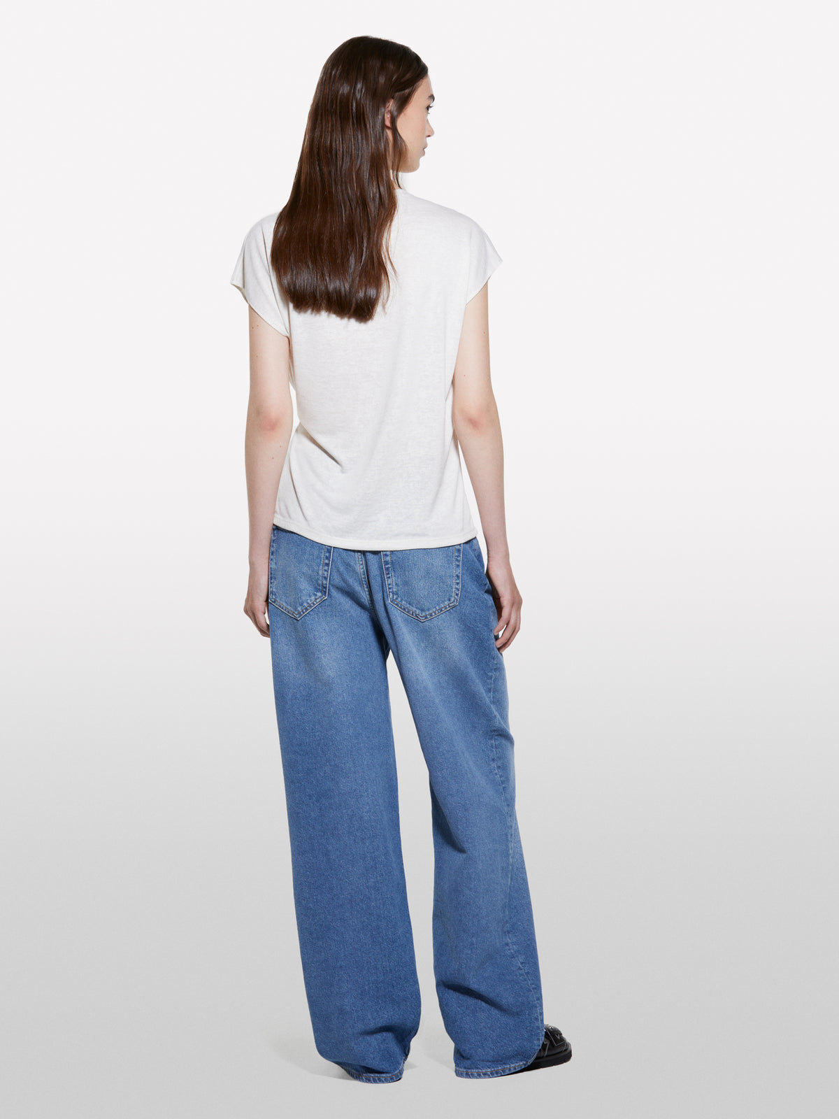 T-shirt branca com atilhos - ucb_image_B