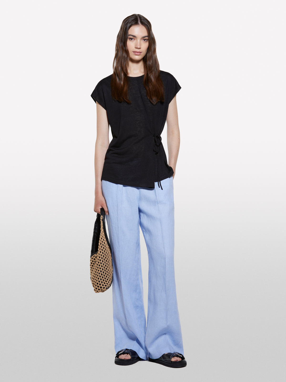 T-shirt preta com atilhos - ucb_image_F