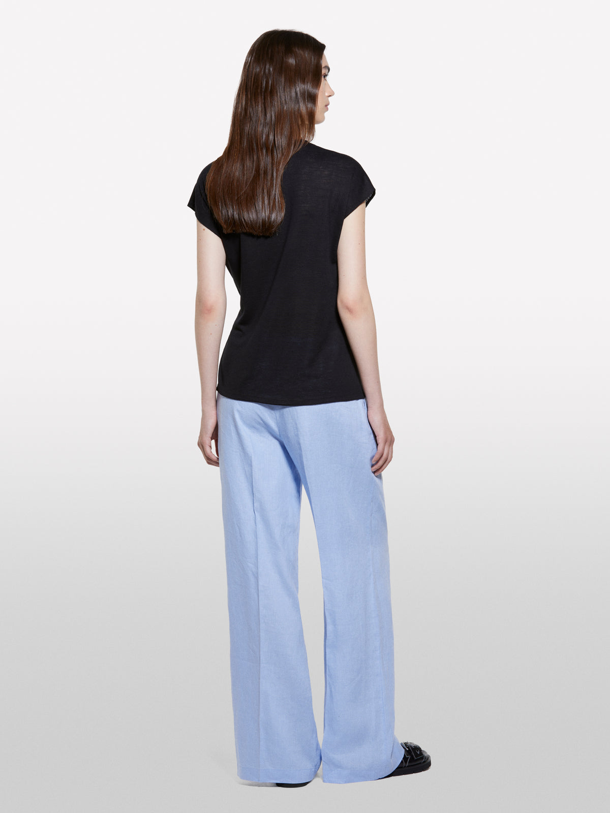 T-shirt preta com atilhos - ucb_image_B