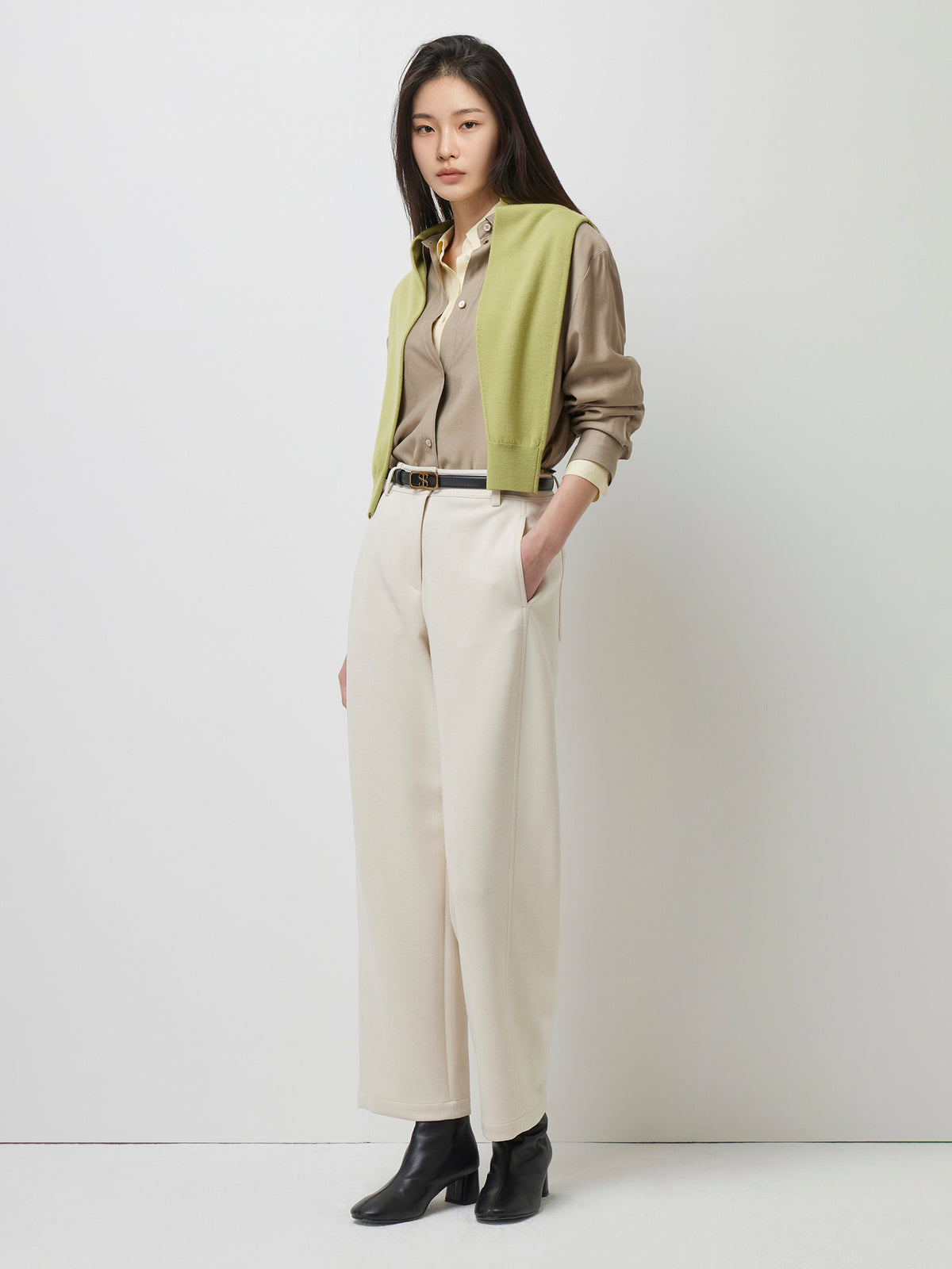Barrel leg trousers