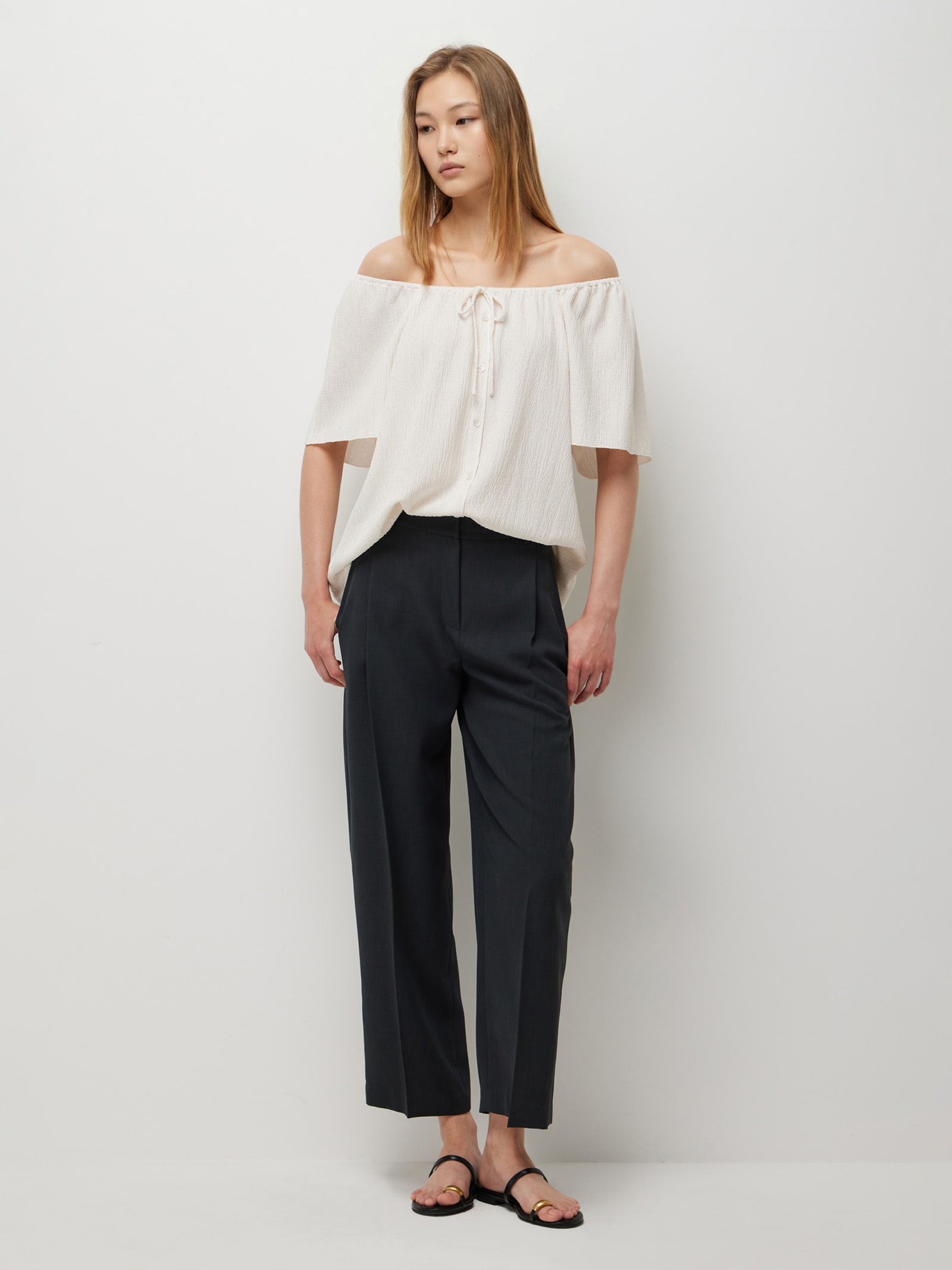 Gathered blouse with buttons