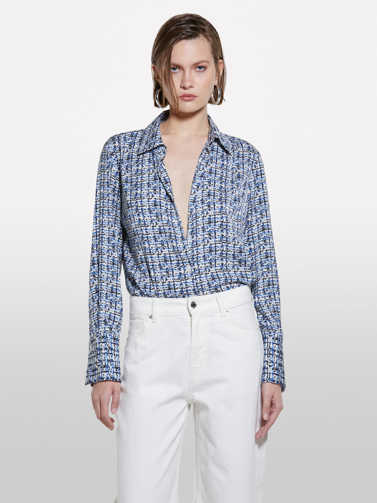 Camisa azul-claro em cetim estampado - ucb_image_FY