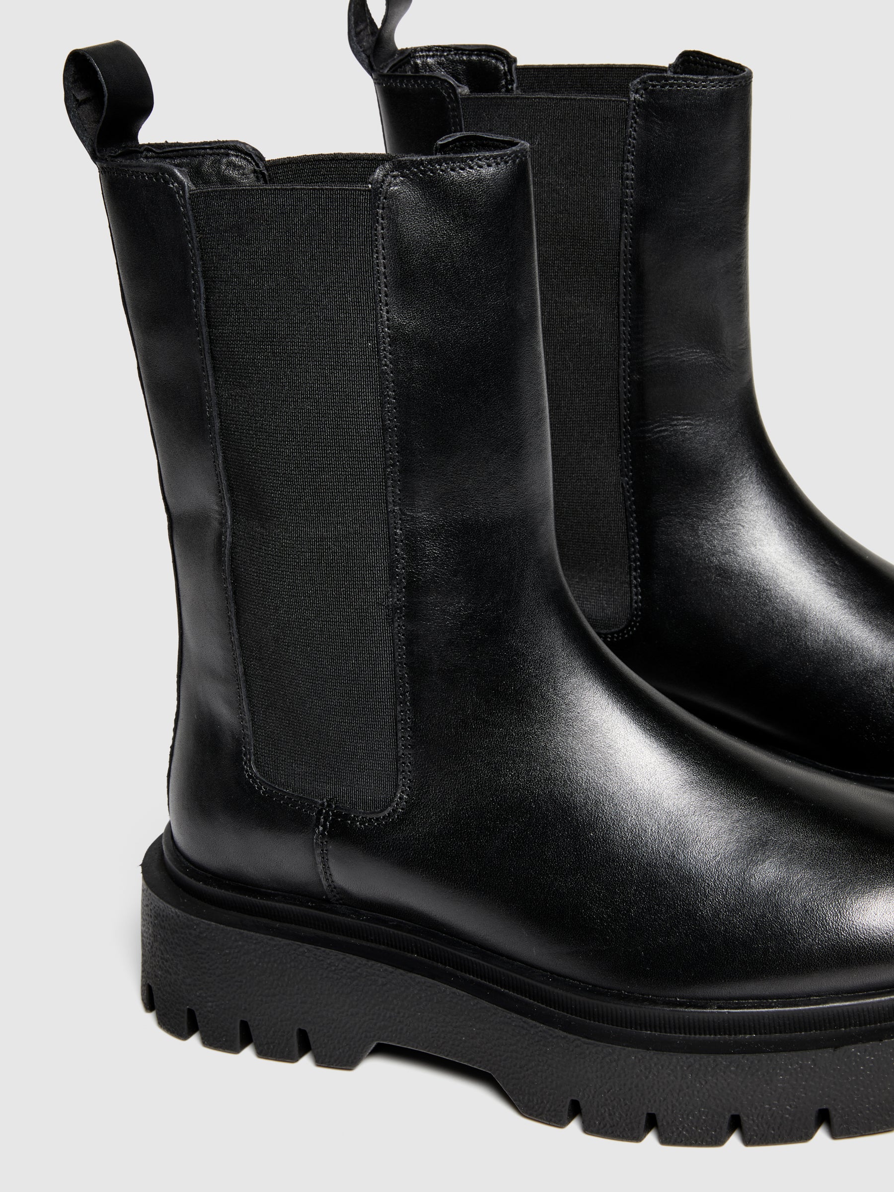 Botins chelsea - ucb_image_DS1