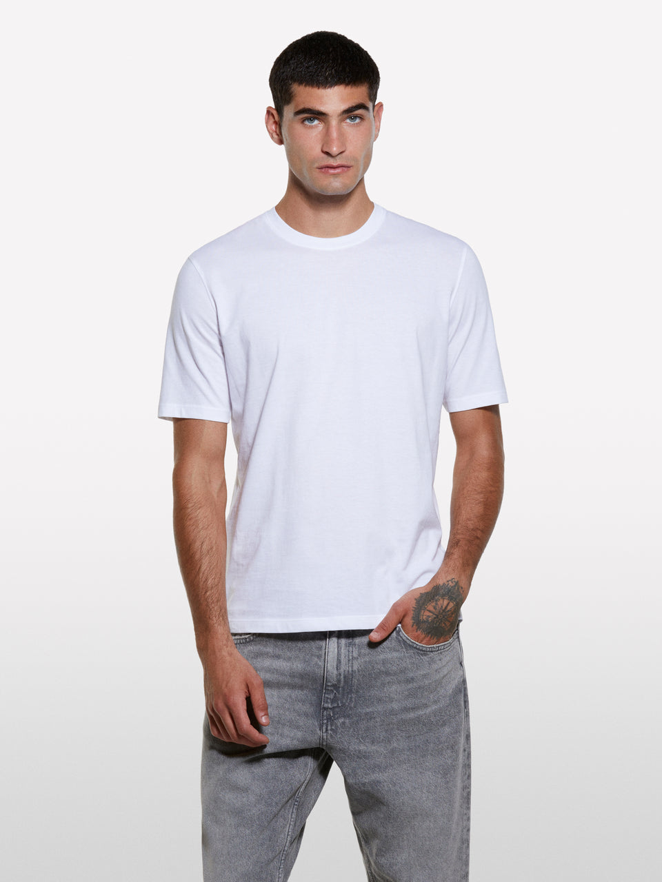 T-shirt de manga curta regular fit branca - ucb_image_FY