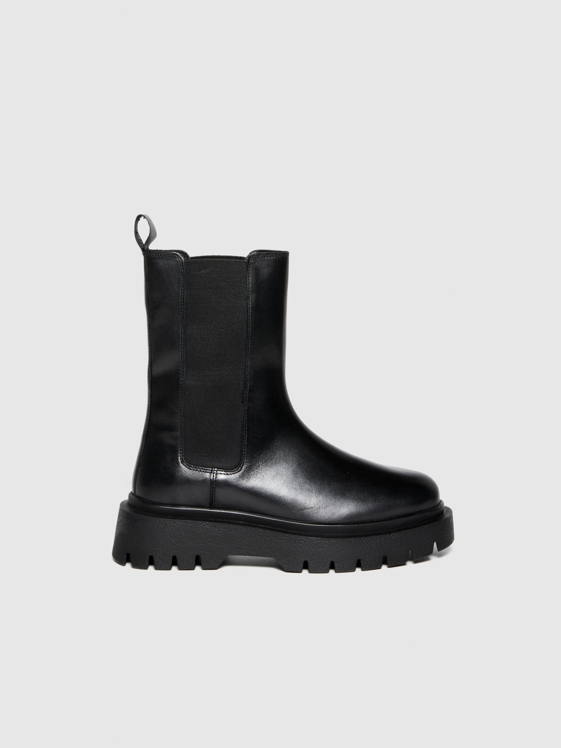 Botins chelsea - ucb_image_FS
