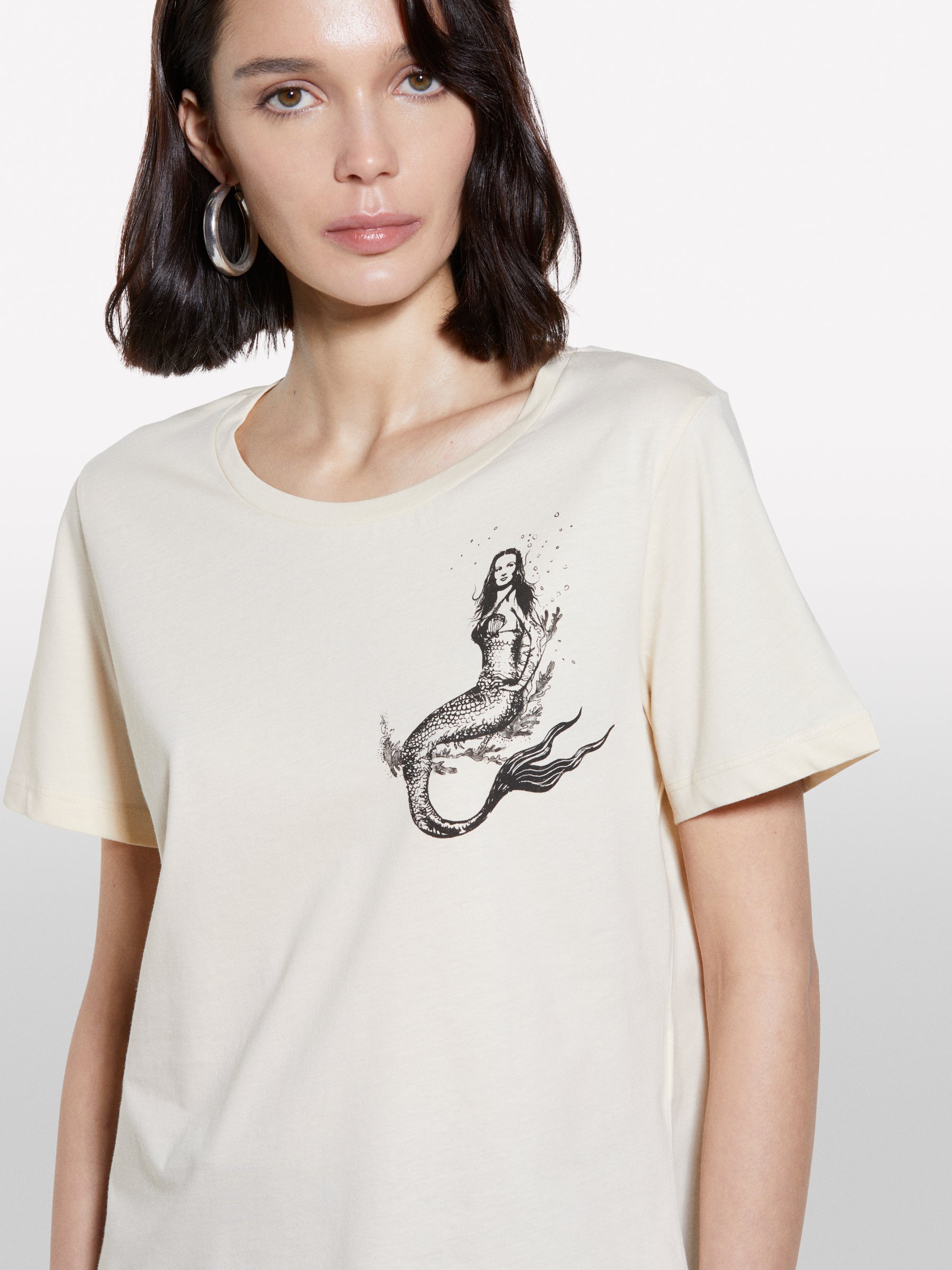 T-shirt areia com estampa de sereia - ucb_image_FY