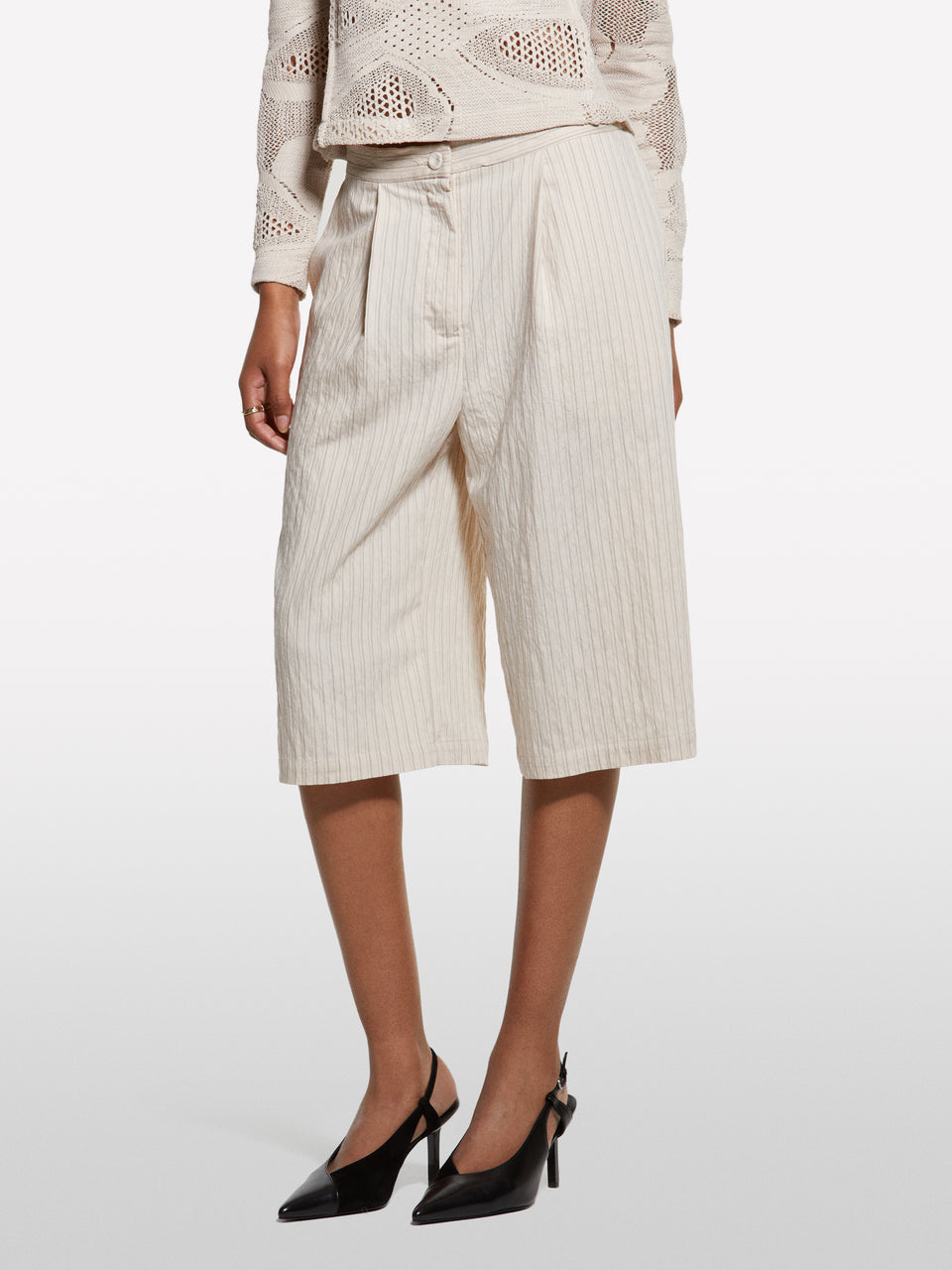 Bermudas branco nata riscadas - ucb_image_FY
