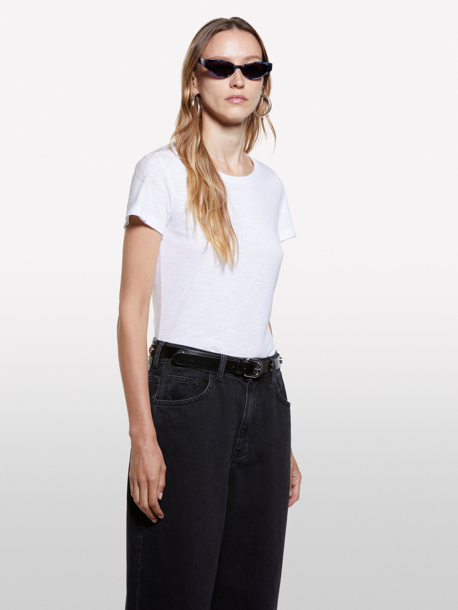 T-shirt branca com corte vivo - ucb_image_FY