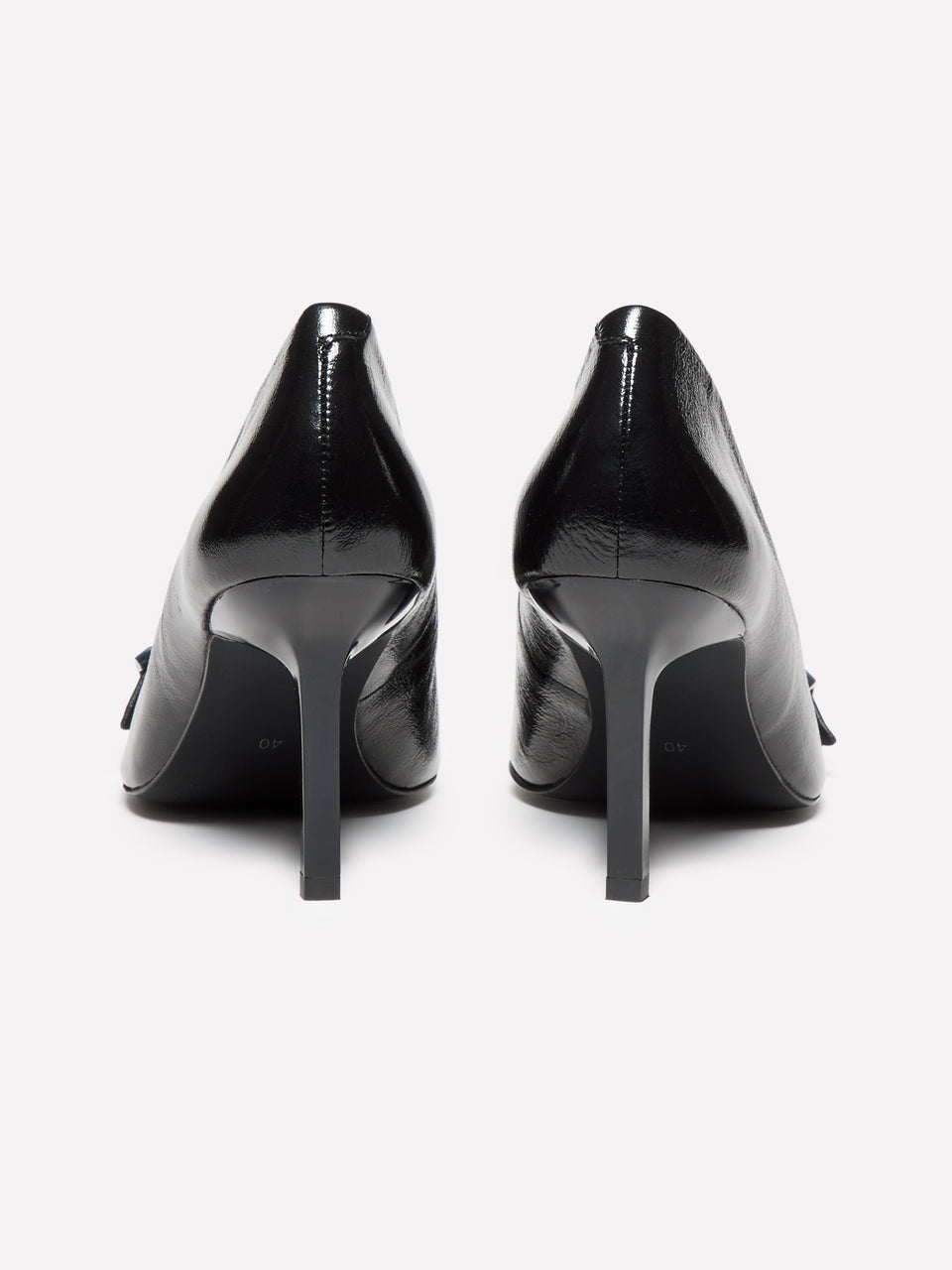 Sapatos décolleté em pele brilhante com tira - ucb_image_BS