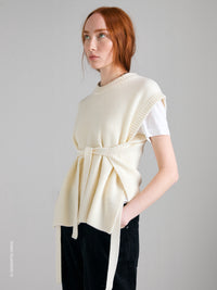 Gilet in maglia con lacci  - ucb_image_FY