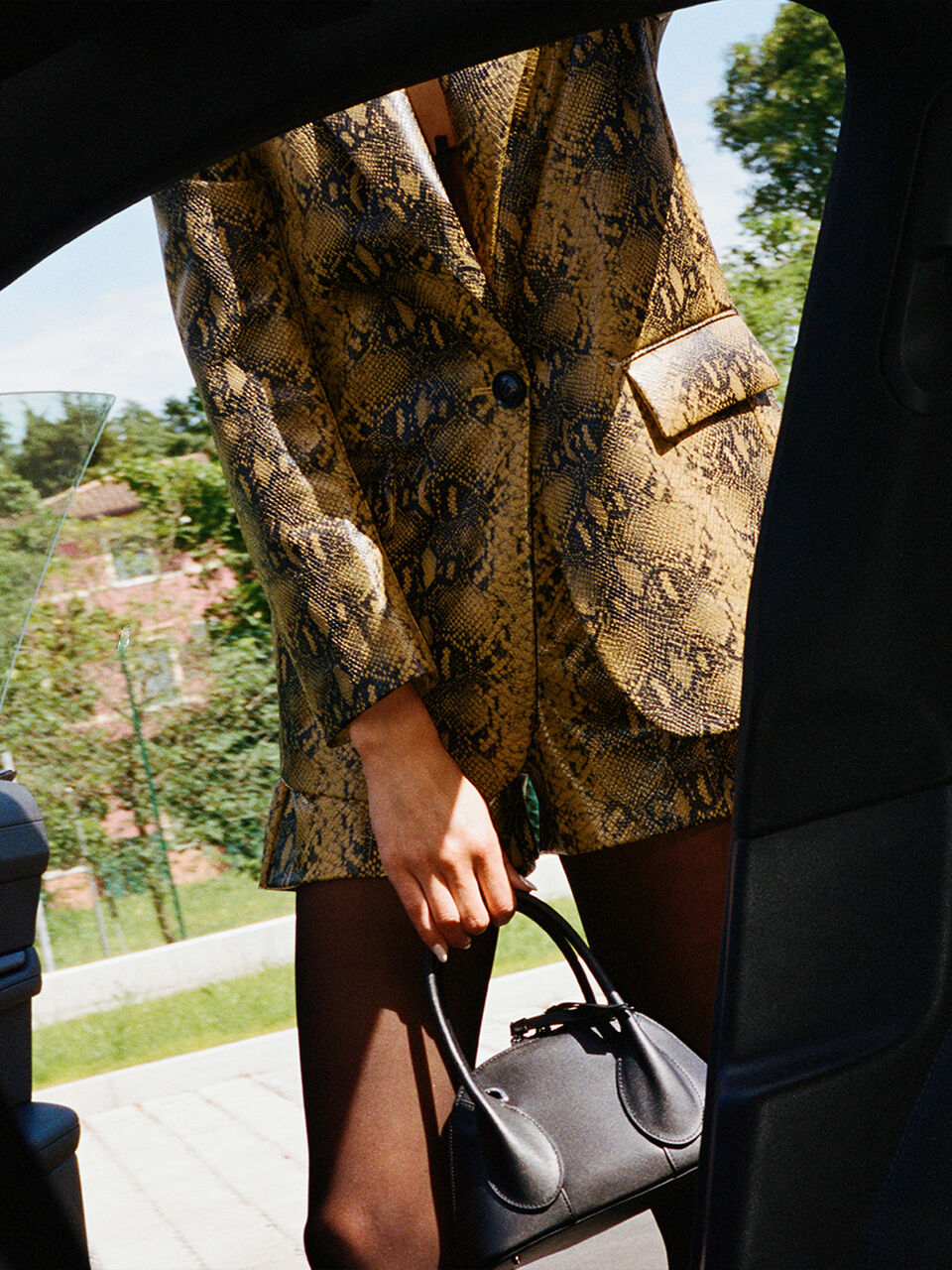 SHORTS Women image number null