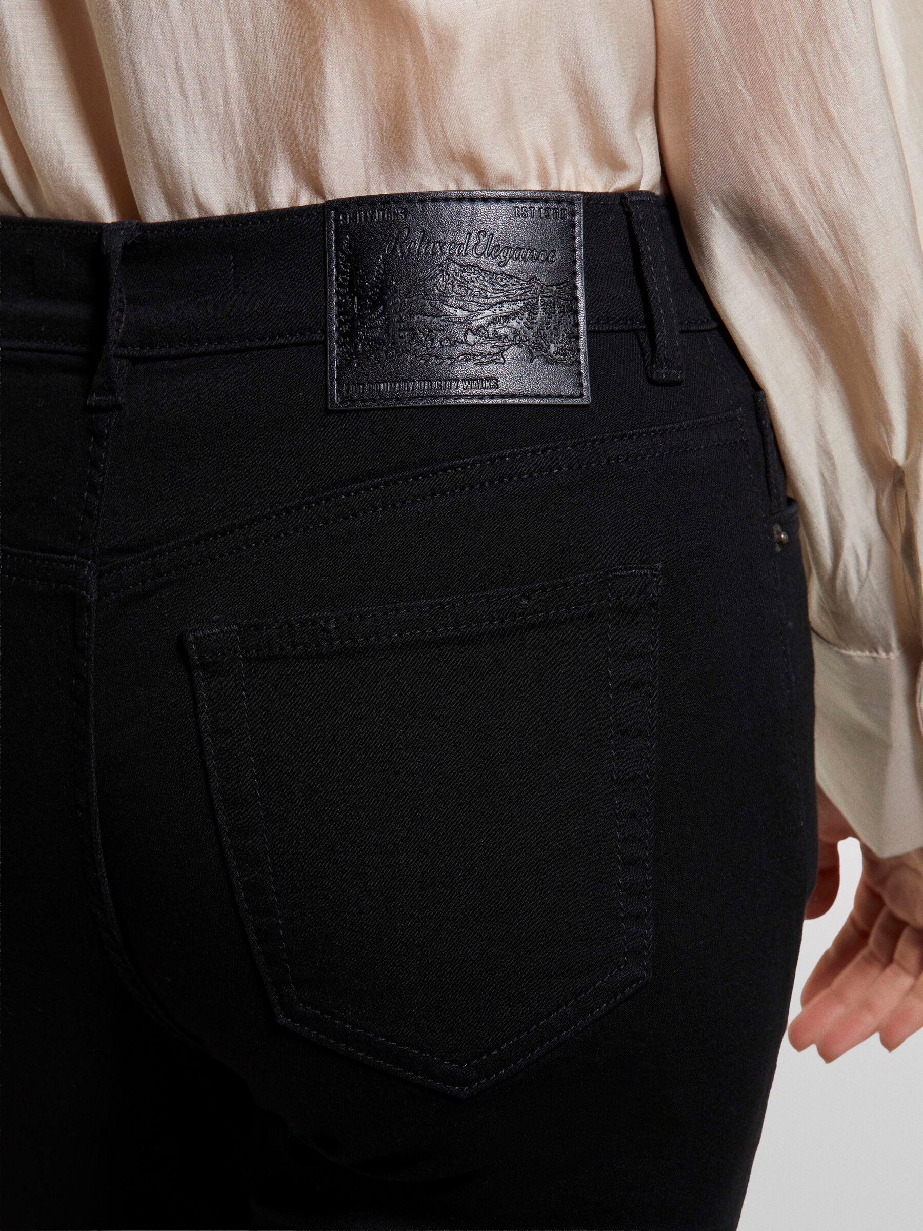 TROUSERS Women image number null