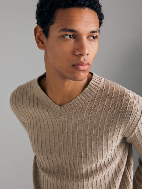 V-neck sweater - men's v-neck sweaters | Sisley