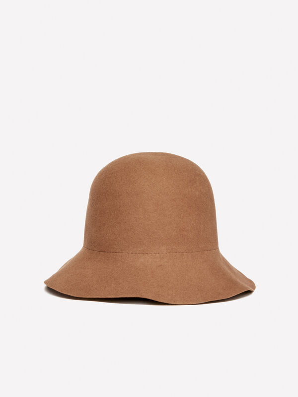 Camel cloche in 100% wool - women's hats | Sisley