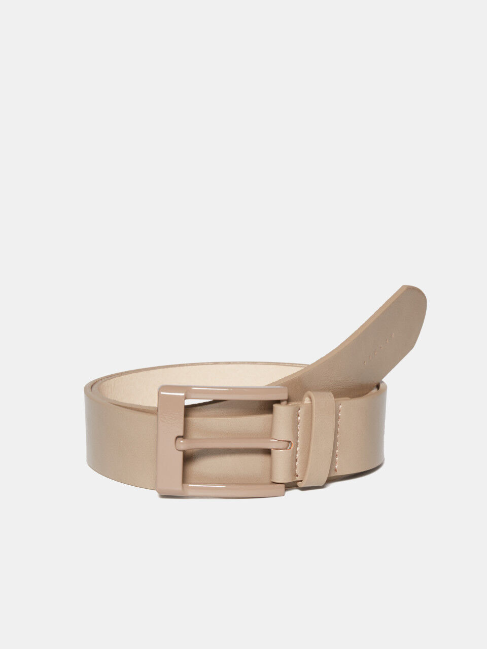 Belt with patent leather buckle