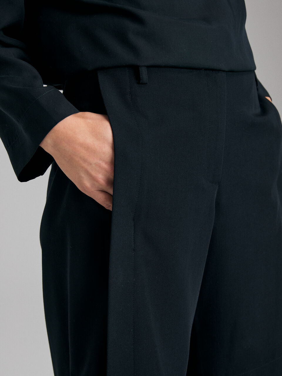 BERMUDA Women image number null