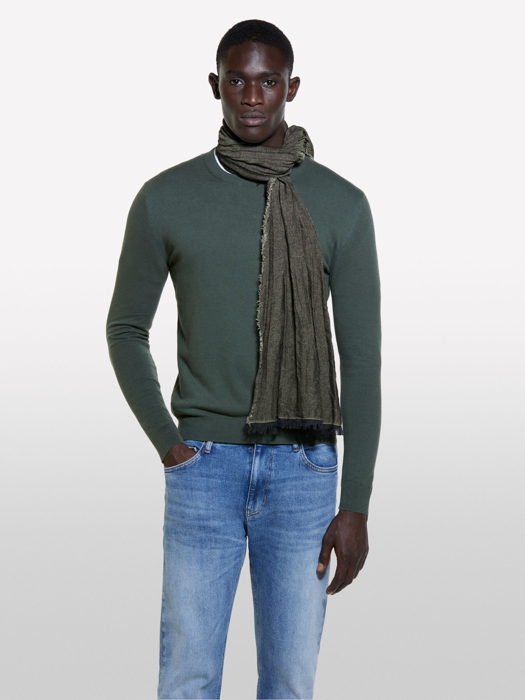 SCARF Men image number null