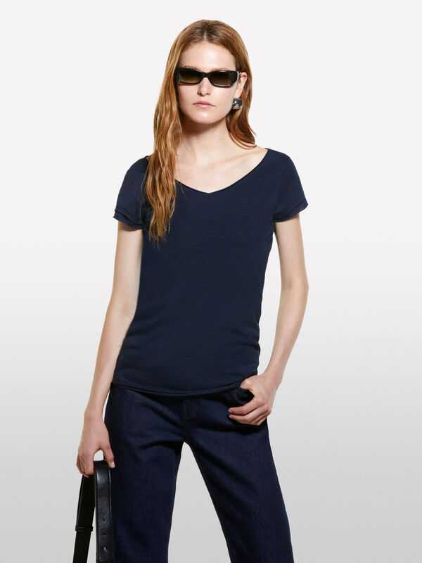 V-neck t-shirt with raw cut - women's short sleeve t-shirts | Sisley