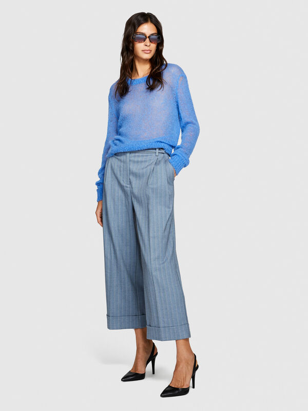 Trousers with wide leg and roll-up