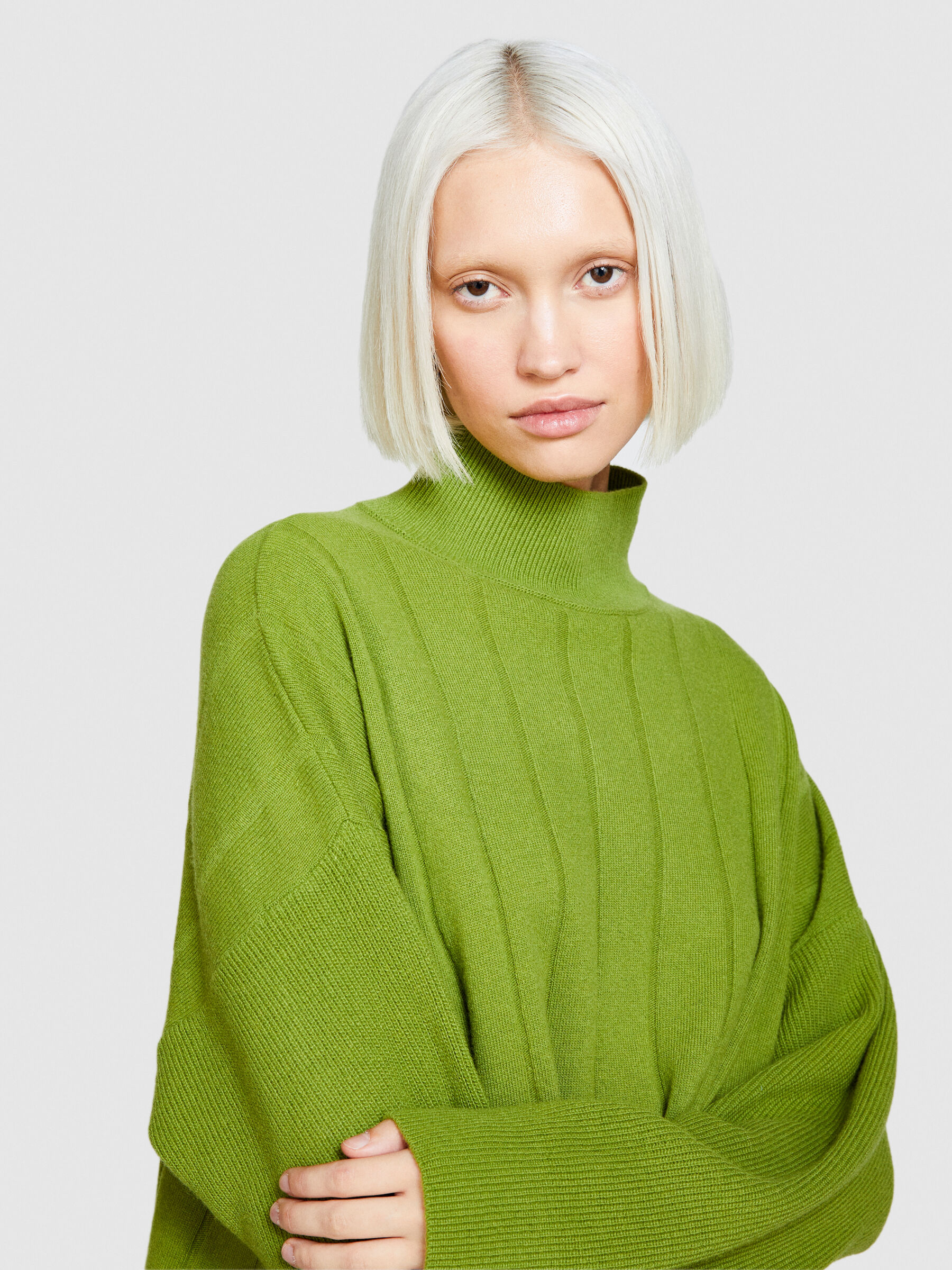 Olive turtleneck sweater hotsell