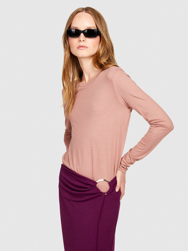 Long sleeve crew neck t-shirt