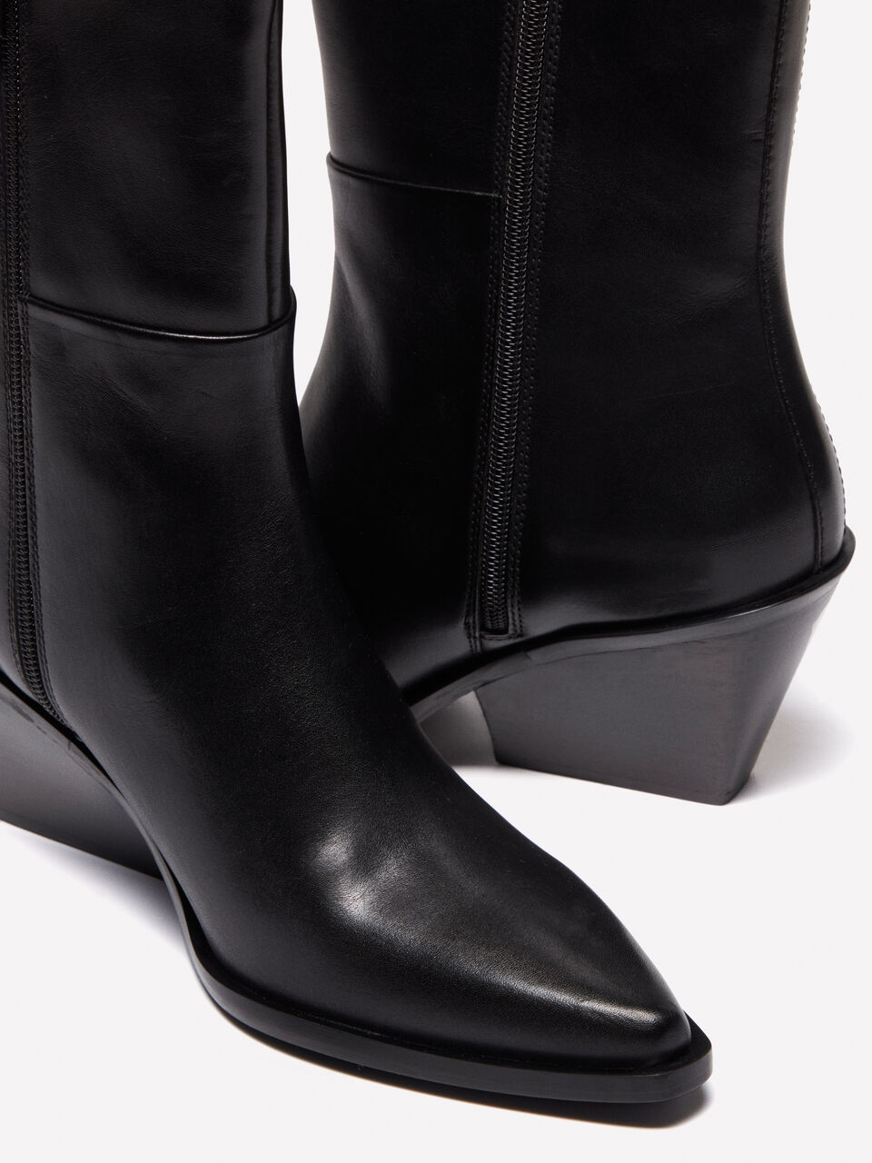 BOOT Women image number null