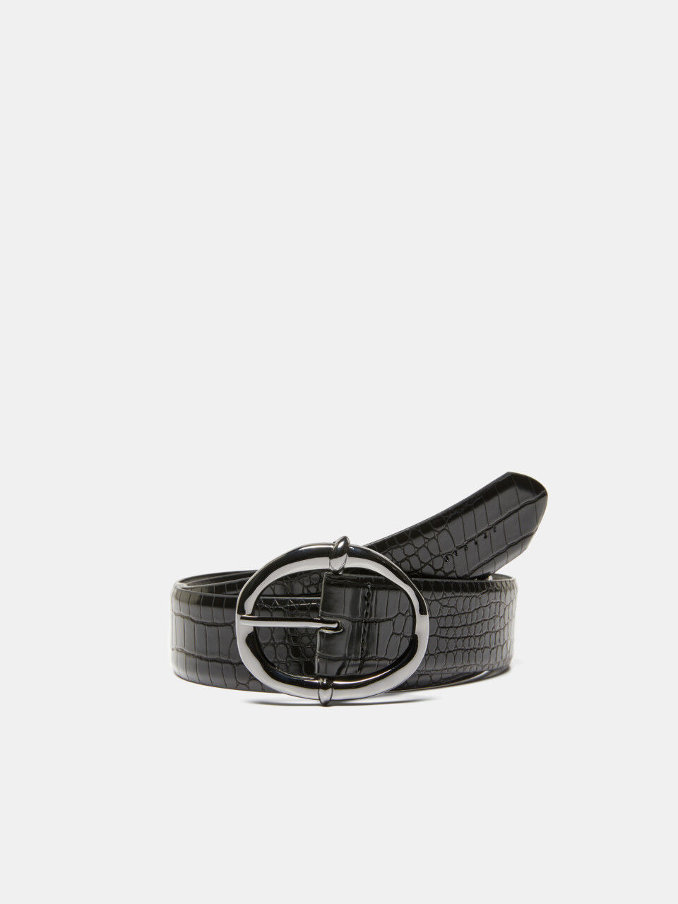 Belt with oval buckle