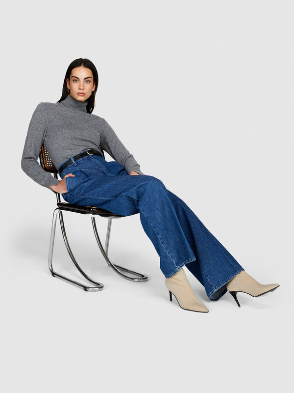 High neck sweater