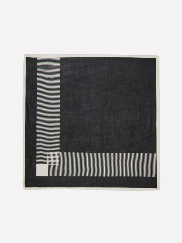 Black printed scarf - women's scarves and foulards | Sisley