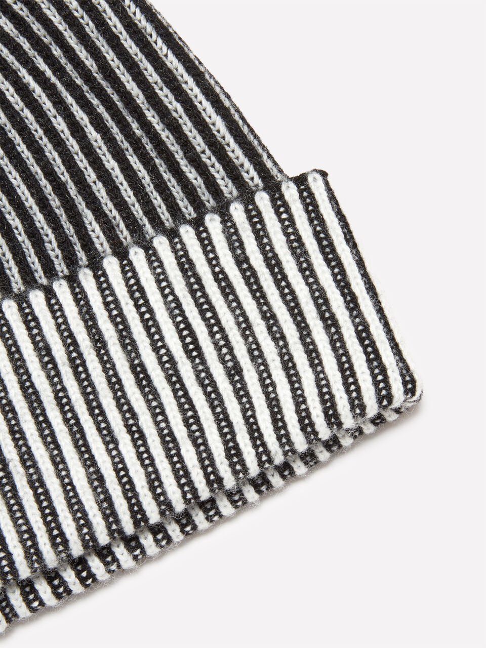 KNITTED - HAT Women image number null