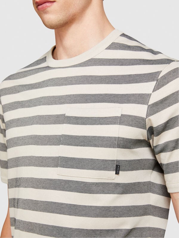 T-shirt with pocket - men's short sleeve t-shirts | Sisley