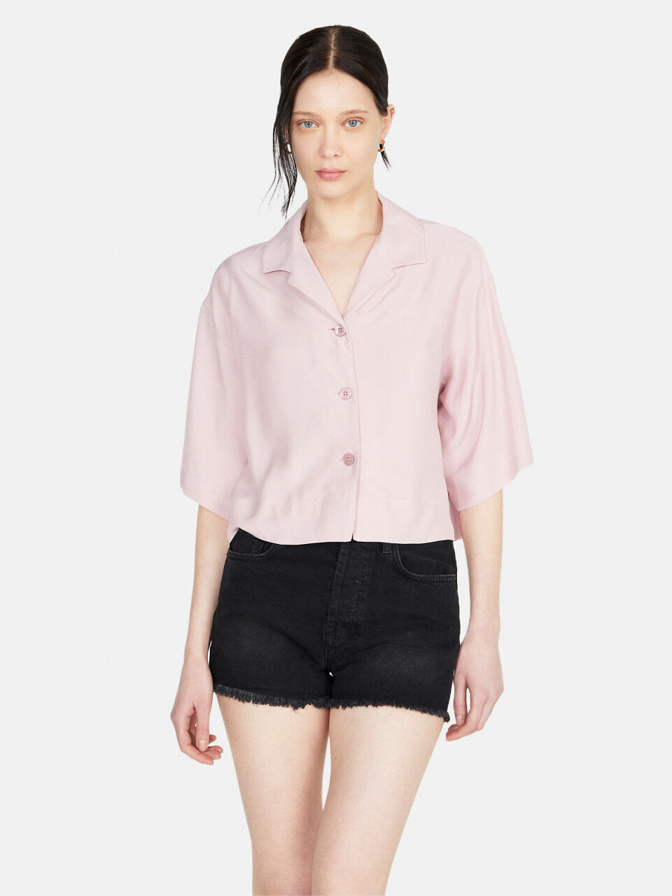Boxy fit shirt with short sleeves