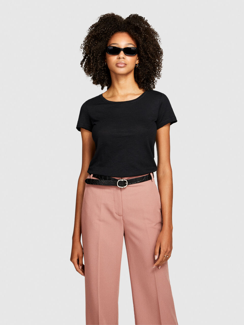 Round neck t-shirt with raw cut Women image number null