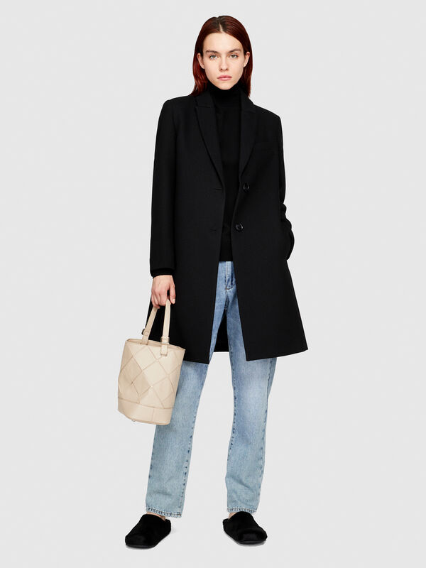Single-breasted coat