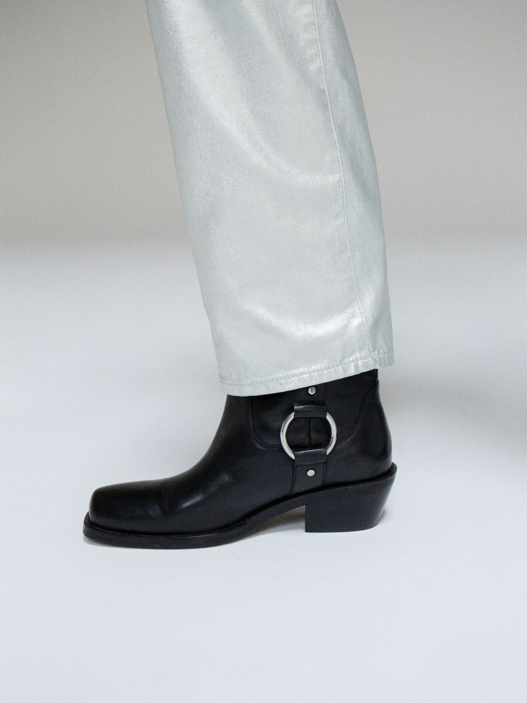 Mens boots with metal ring sale