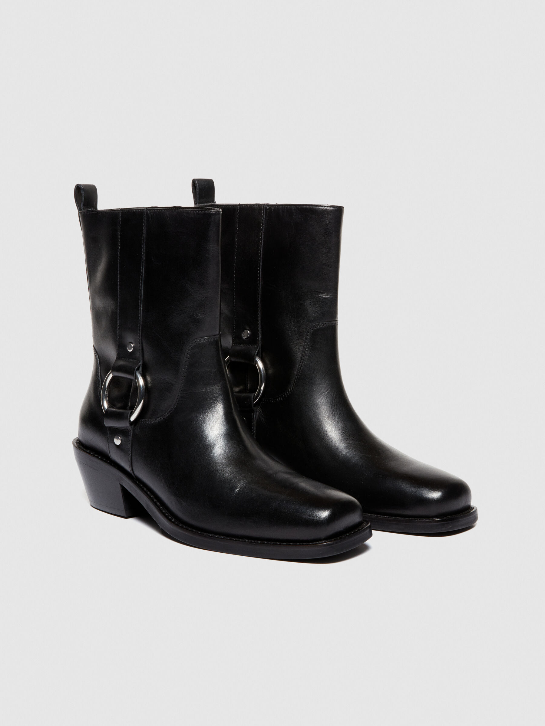 Boots with shop metal ring