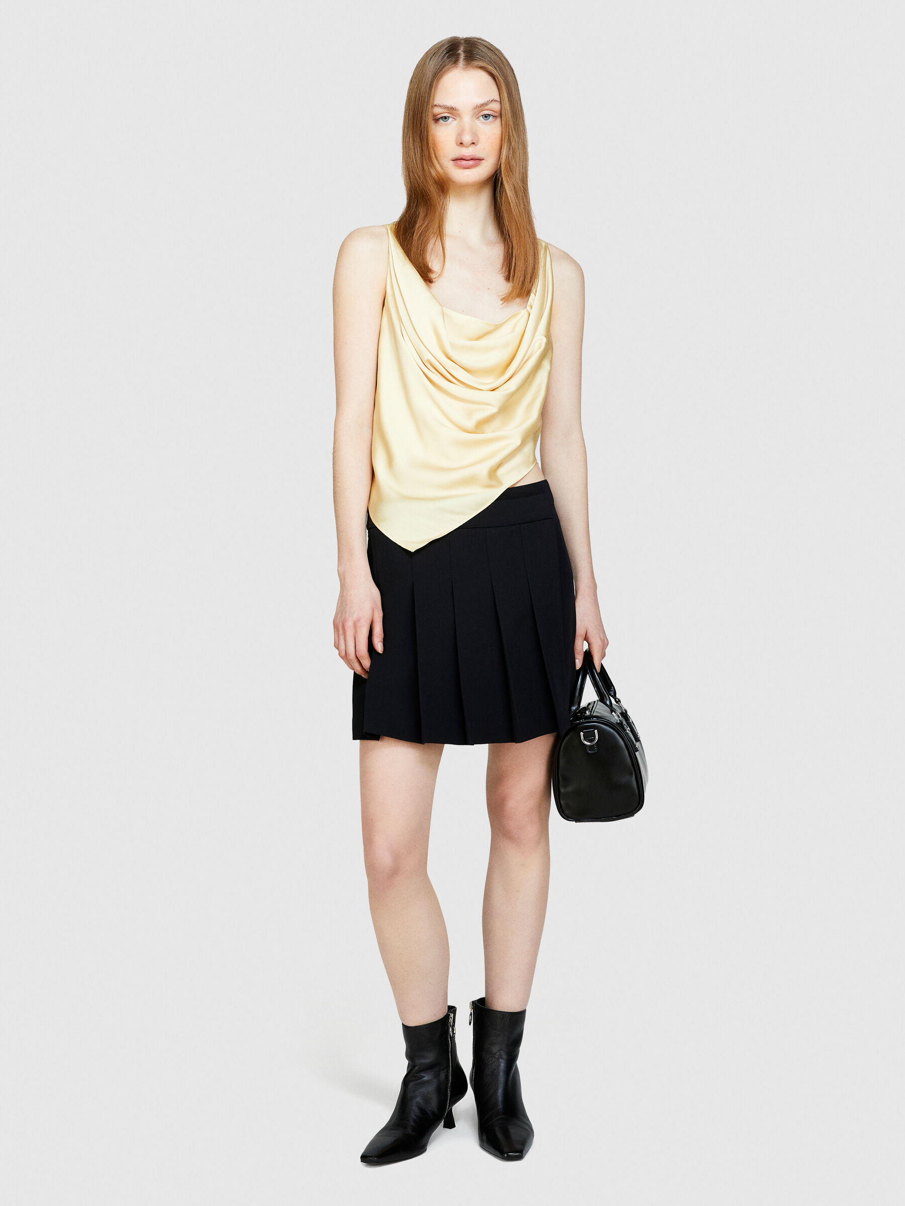 Mini skirt with pleats Black Sisley