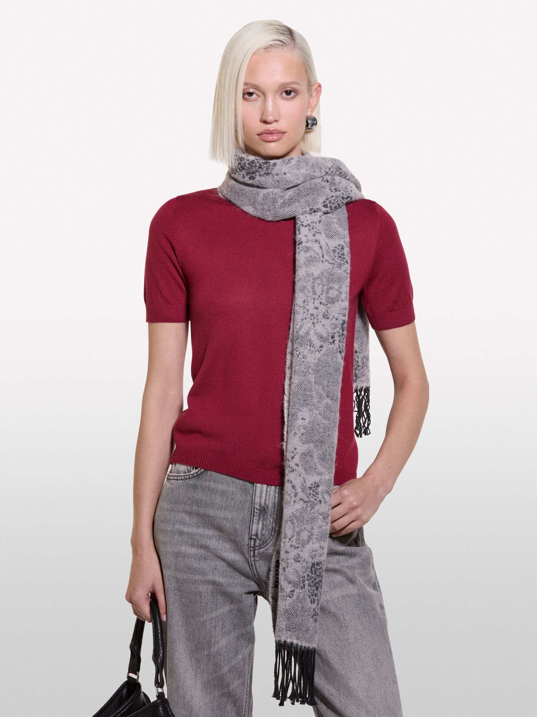 SCARF Women image number null