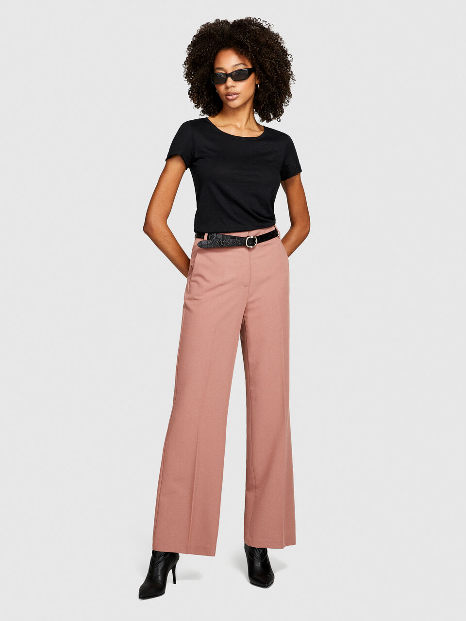 Round neck t-shirt with raw cut Women image number null