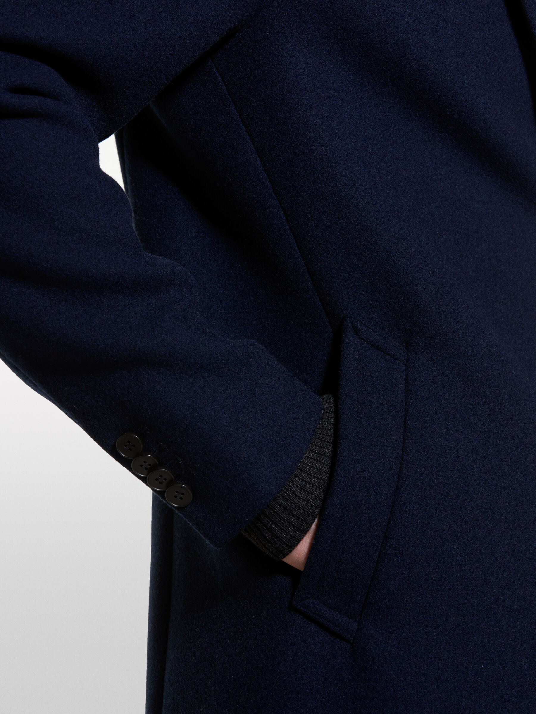 COAT Men image number null