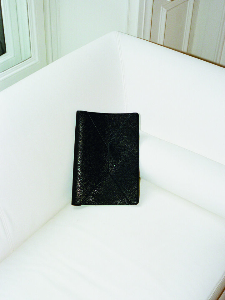 DOCUMENT HOLDER Women