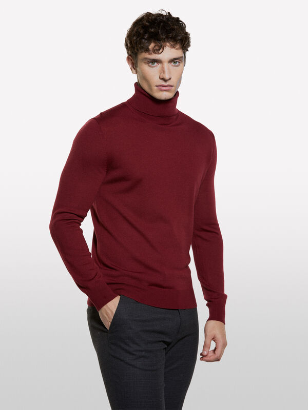 Garnet red sweater with high neck Garnet red sweater with high neck - men's high neck sweaters | Sisley