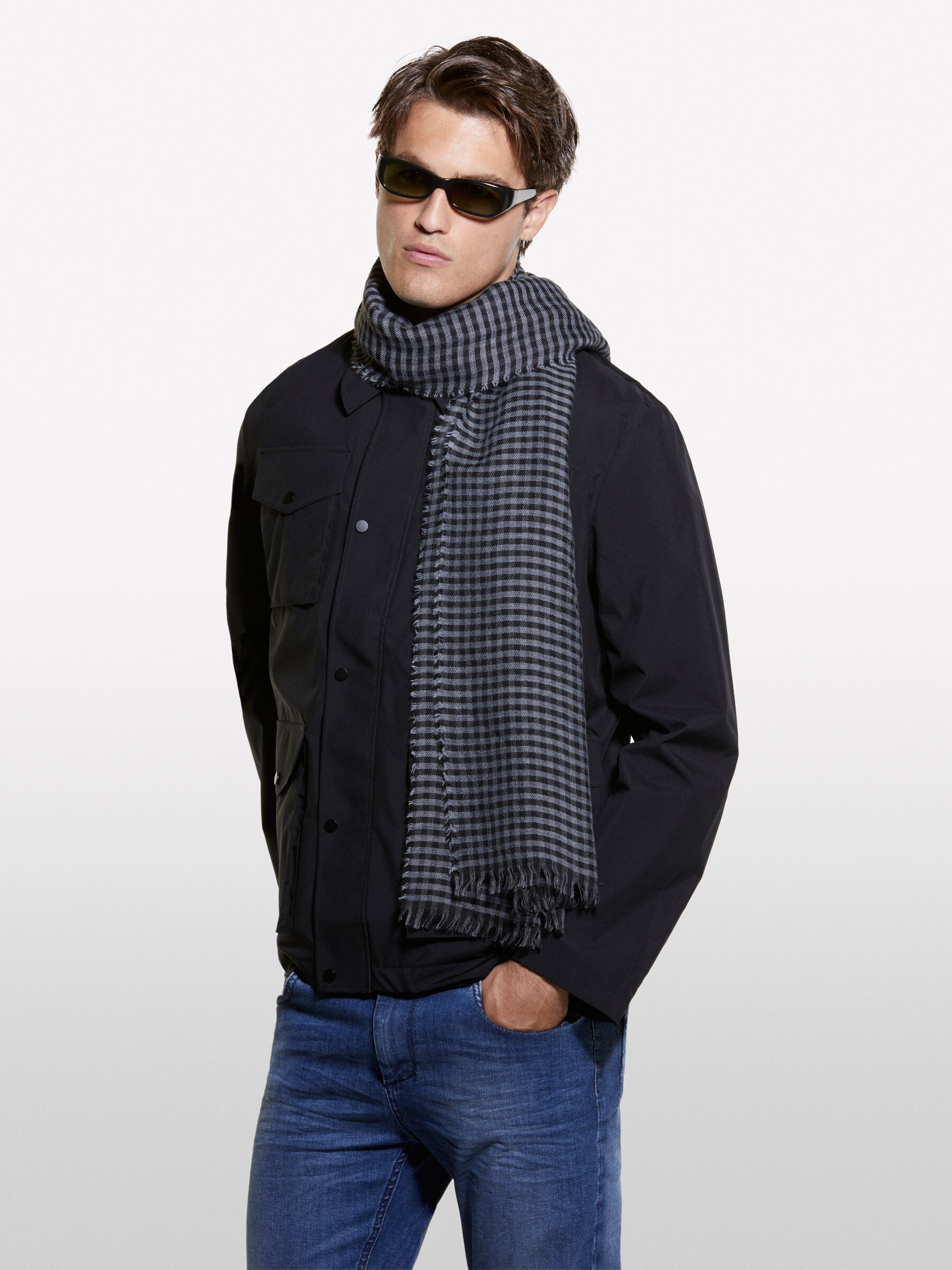 SCARF Men image number null