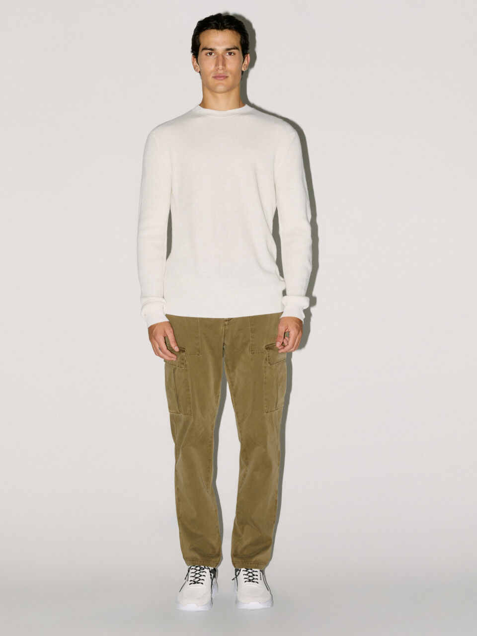 Relaxed fit trousers with pockets
