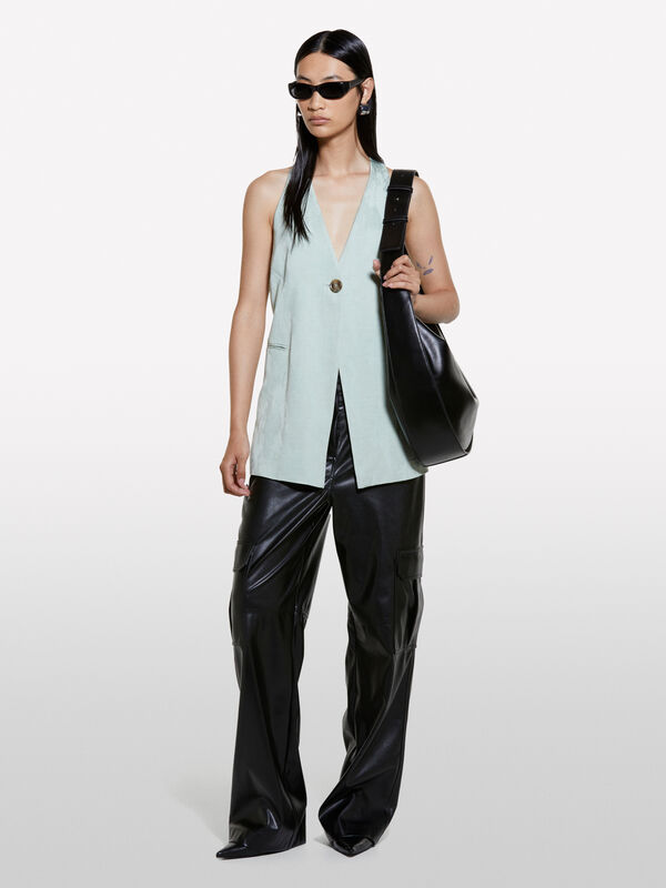 Straight fit black cargo trousers Straight fit black cargo trousers - women's regular fit trousers | Sisley