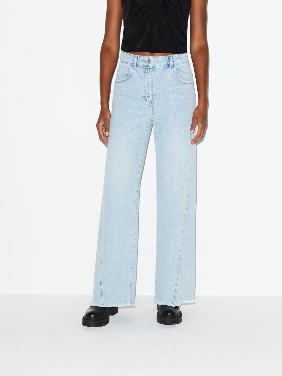 Low-waisted wide leg jeans