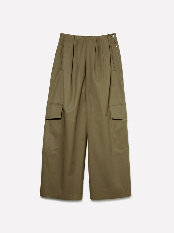 Military green cargo trousers with pleats - women's joggers | Sisley