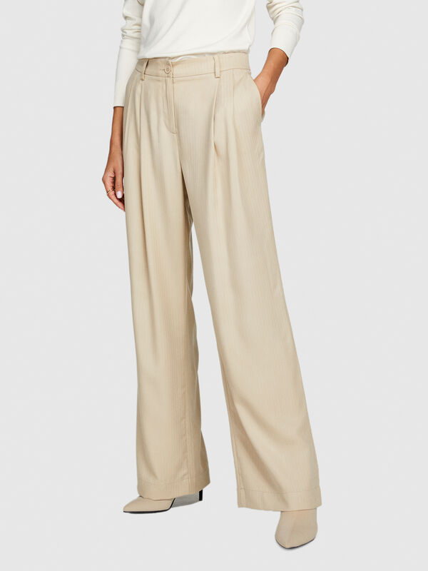 Low-waisted trousers