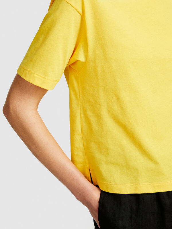 T-shirt with boat neck - women's short sleeve t-shirts | Sisley